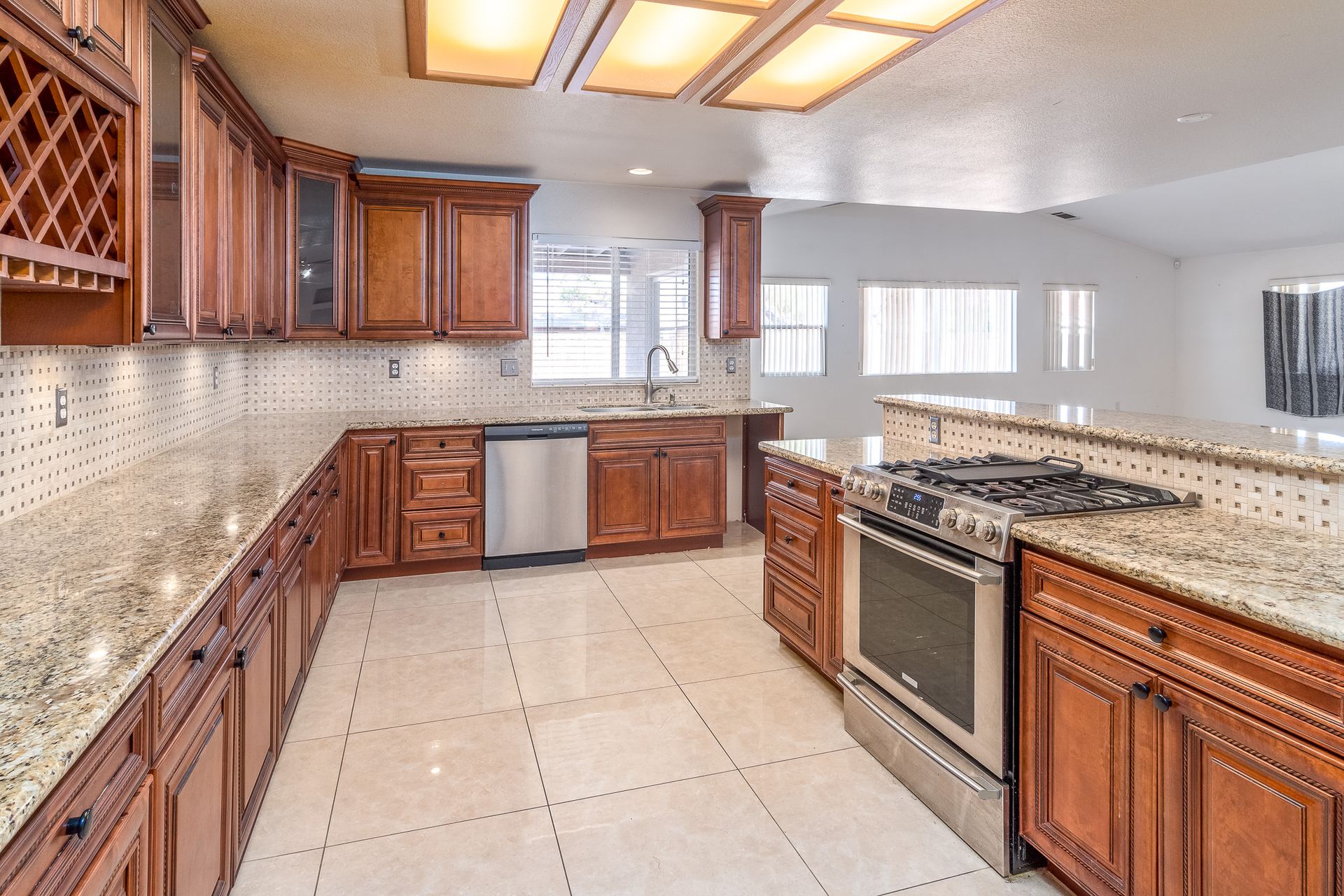 Real estate photograph 2 of 12541 Highline Dr, Apple Valley