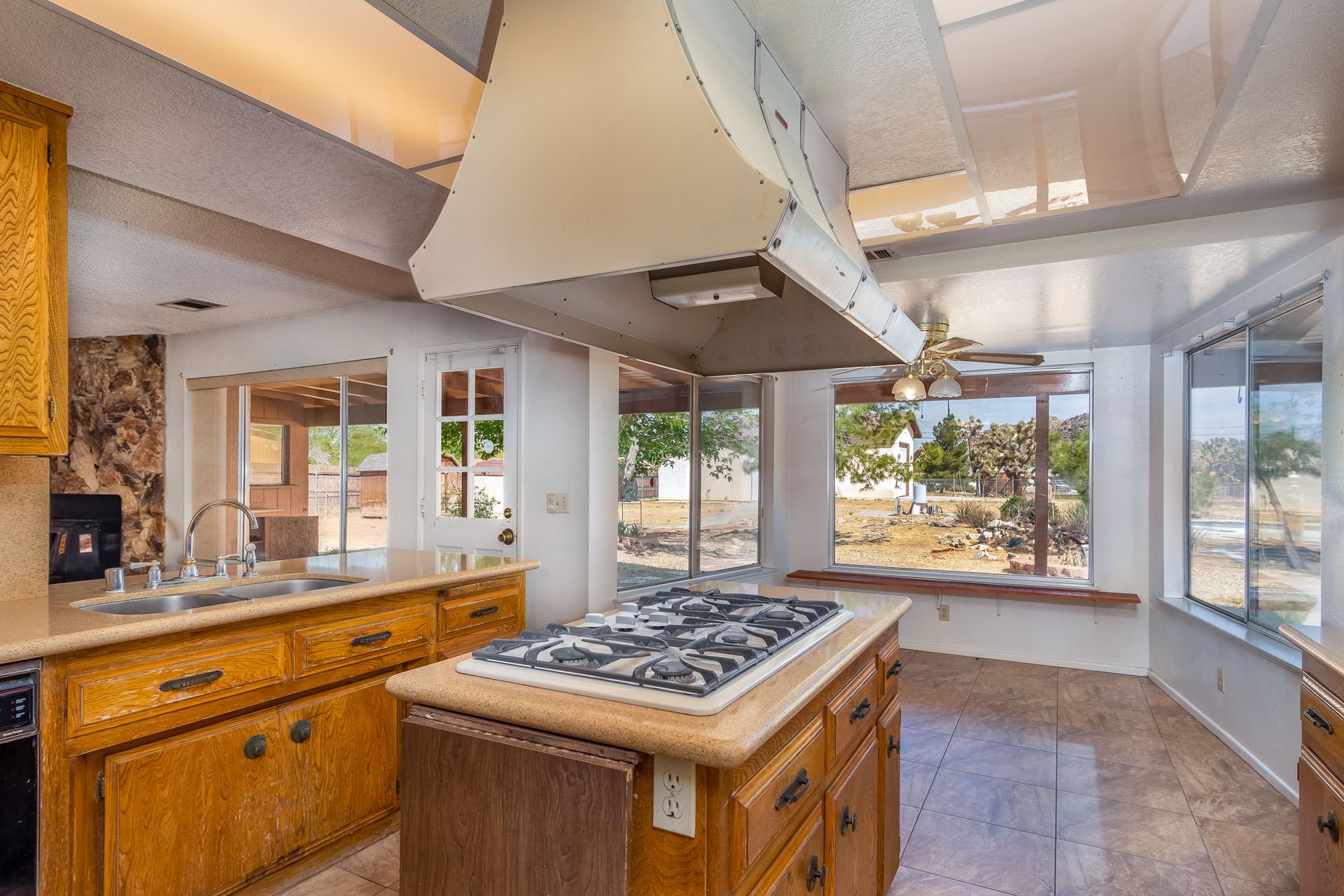 Real estate photograph of 14300 Flathead Rd., Apple Valley