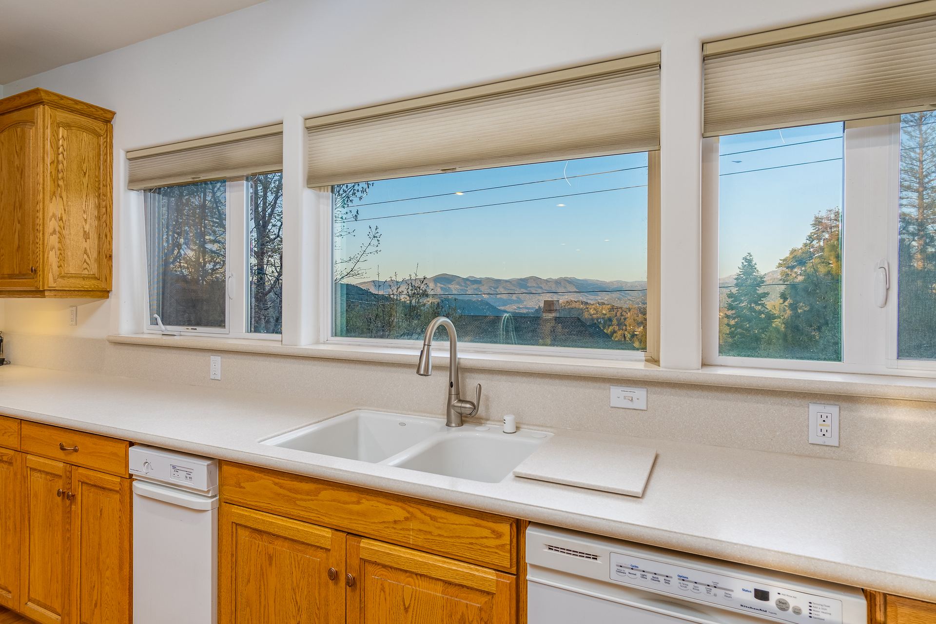 Real estate photograph of 506 Emerald Dr, Lake Arrowhead
