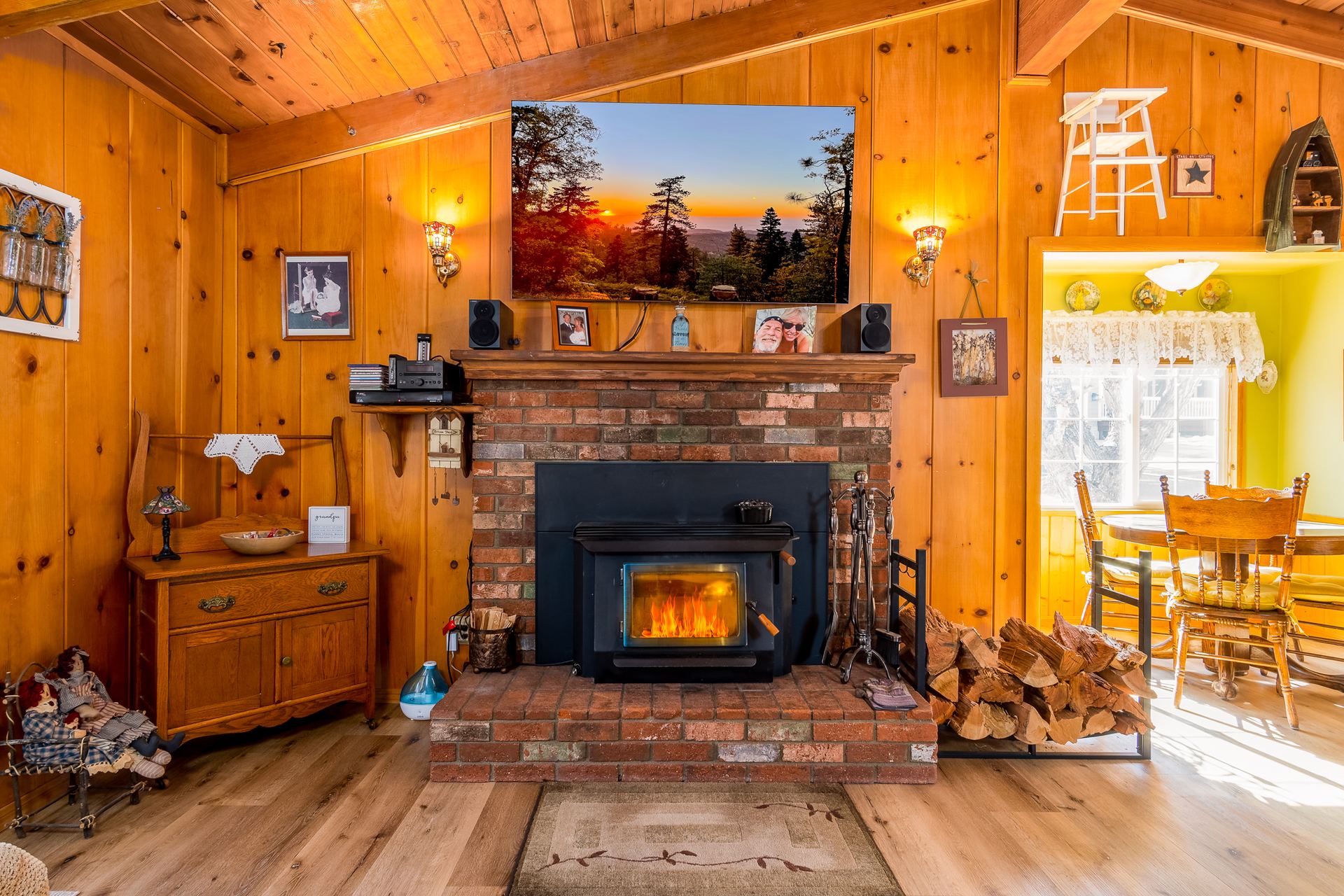 Real estate photograph 2 of 838 Evergreen Rd., Wrightwood