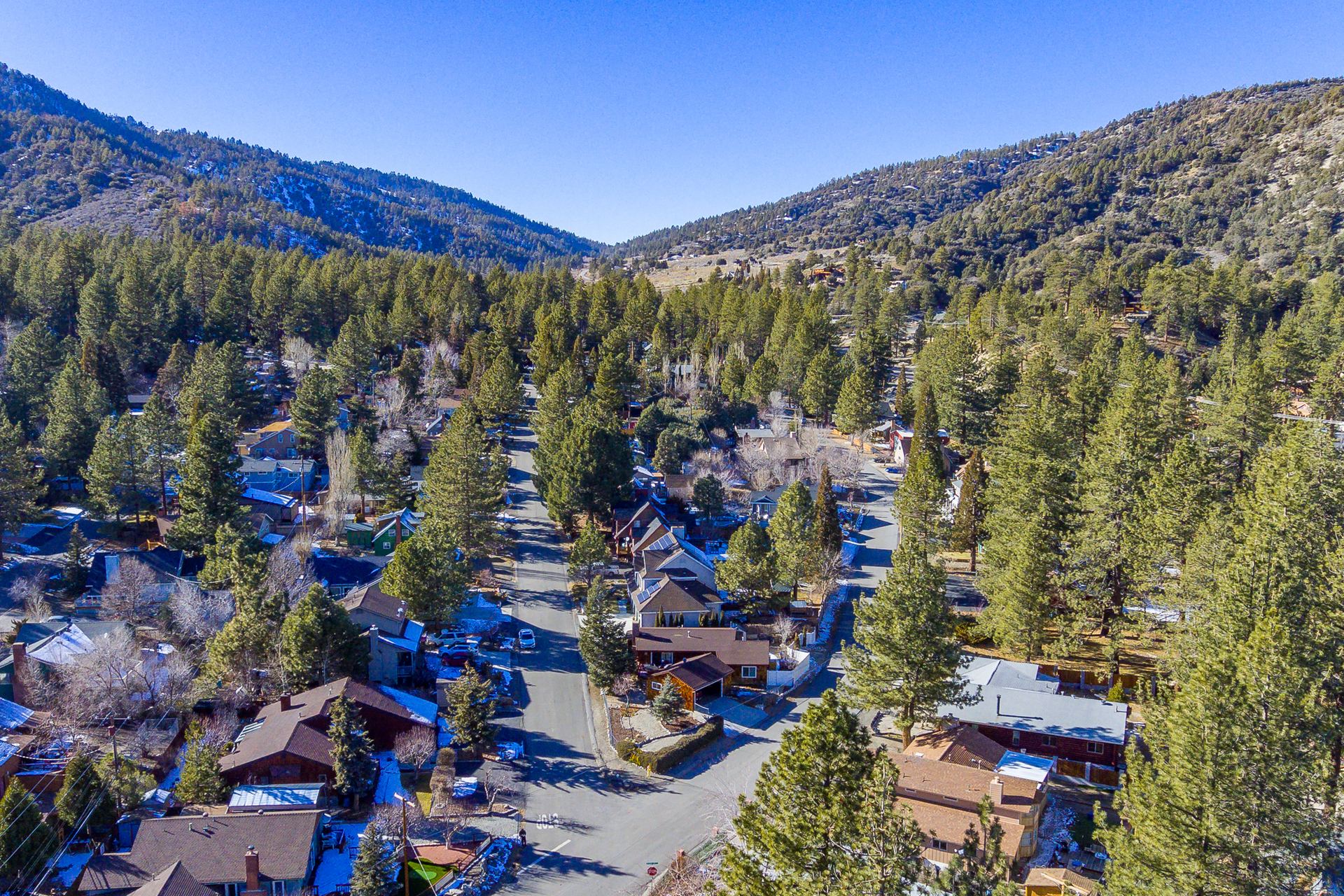 Real estate photograph 3 of 838 Evergreen Rd., Wrightwood